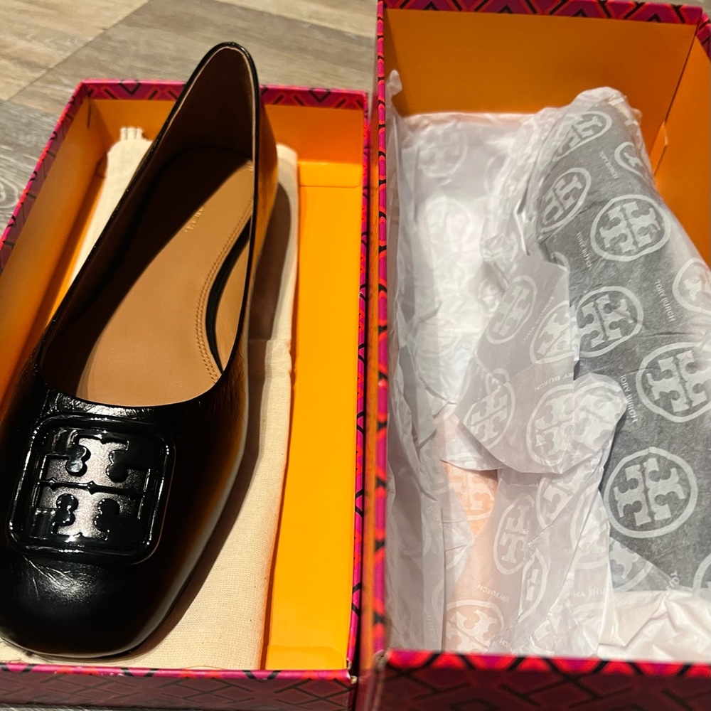 Tory Burch Black Flats with Logo Embellishment